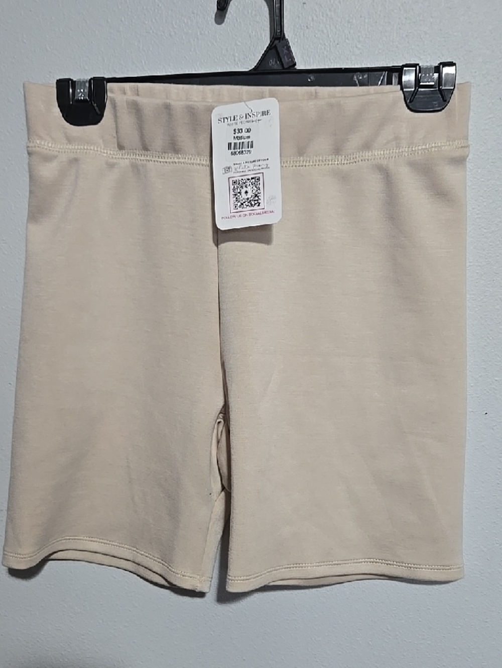 Charlotte Avery White Peony Boutique Knit Biker Shorts in Beige Size Medium